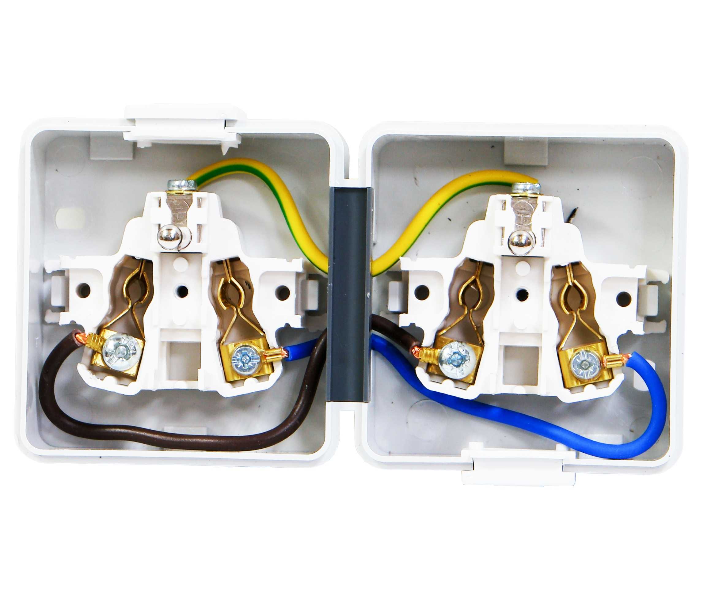 Как подключить тройную розетку: в один подрозетник, с одним проводом