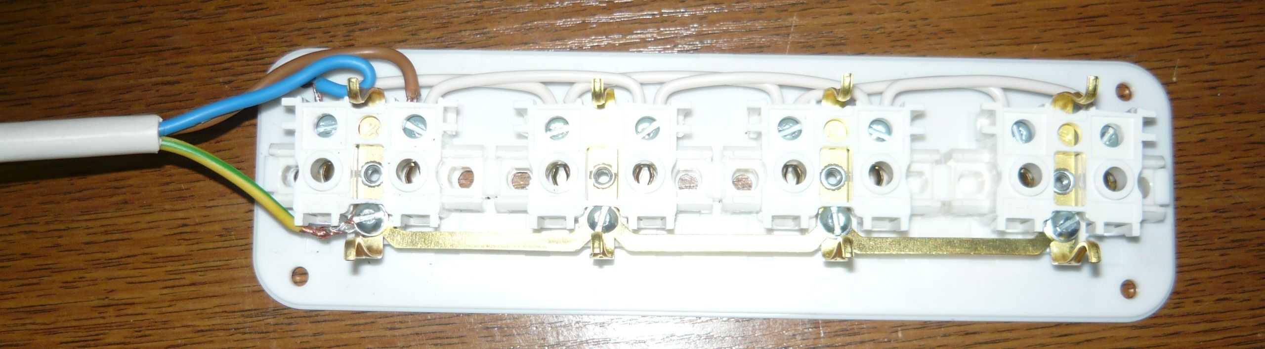 Как установить тройную розетку в стену - клуб мастеров