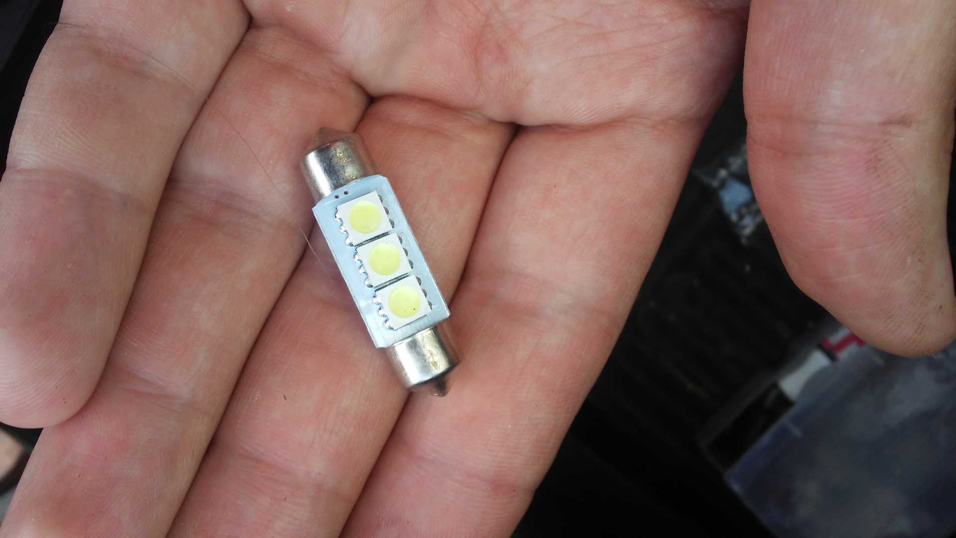 Led лампы в подсветку номера