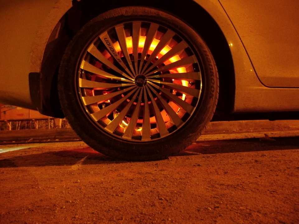 Светодиодные колпачки на колеса